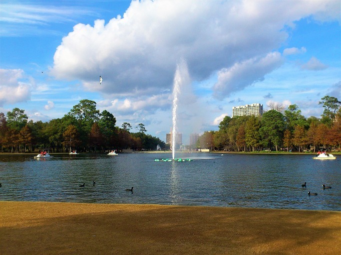 A-pond-at-Hermann-Park