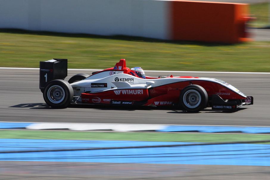 Bottas-competing-at-the-second-round-of-the-2010-Formula-3-Euro-Series-at-Hockenheim