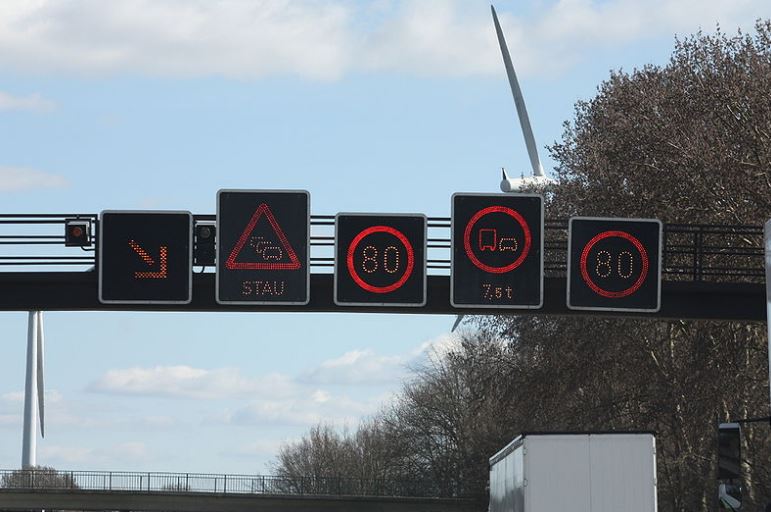 Dynamic-traffic-signs-on-an-autobahn.