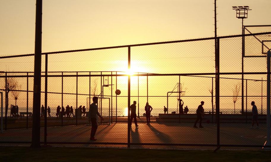 People-playing-basketball-during-a-sunset