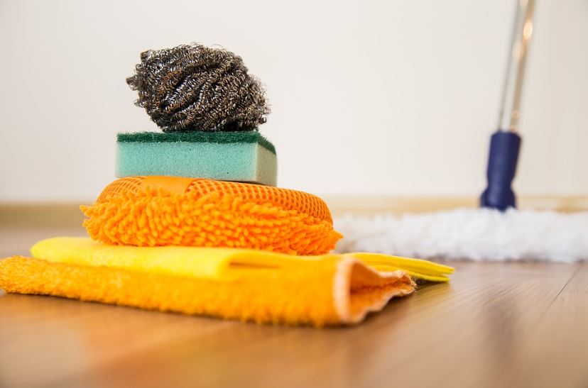 cleaning-materials-different-sponges-and-mop