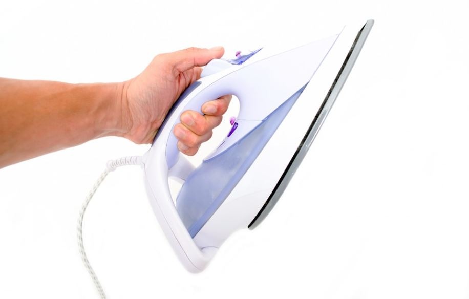 hand-holding-an-electric-iron