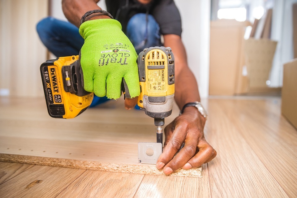 handyman-using-a-power-drill