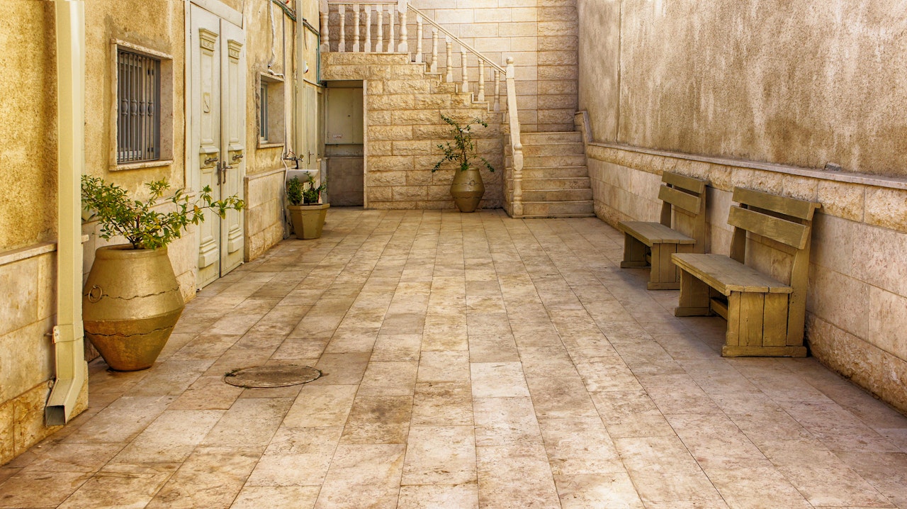 How to Incorporate Decorative Natural Stone Tiles in Home Décor