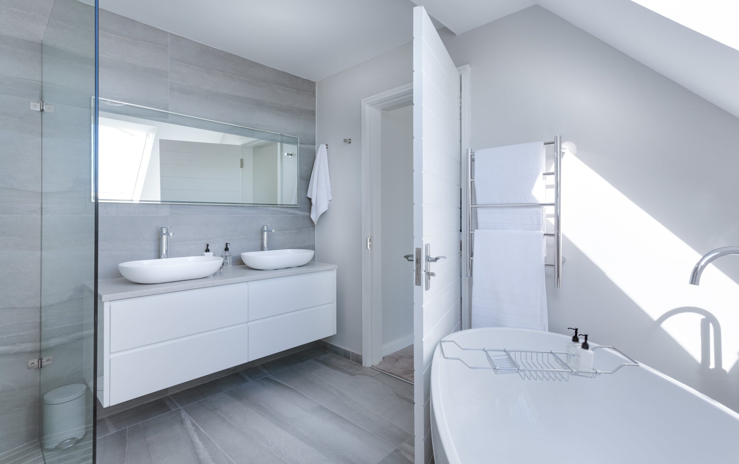 Experience Luxury in Your Bathroom Remodeling Specialists